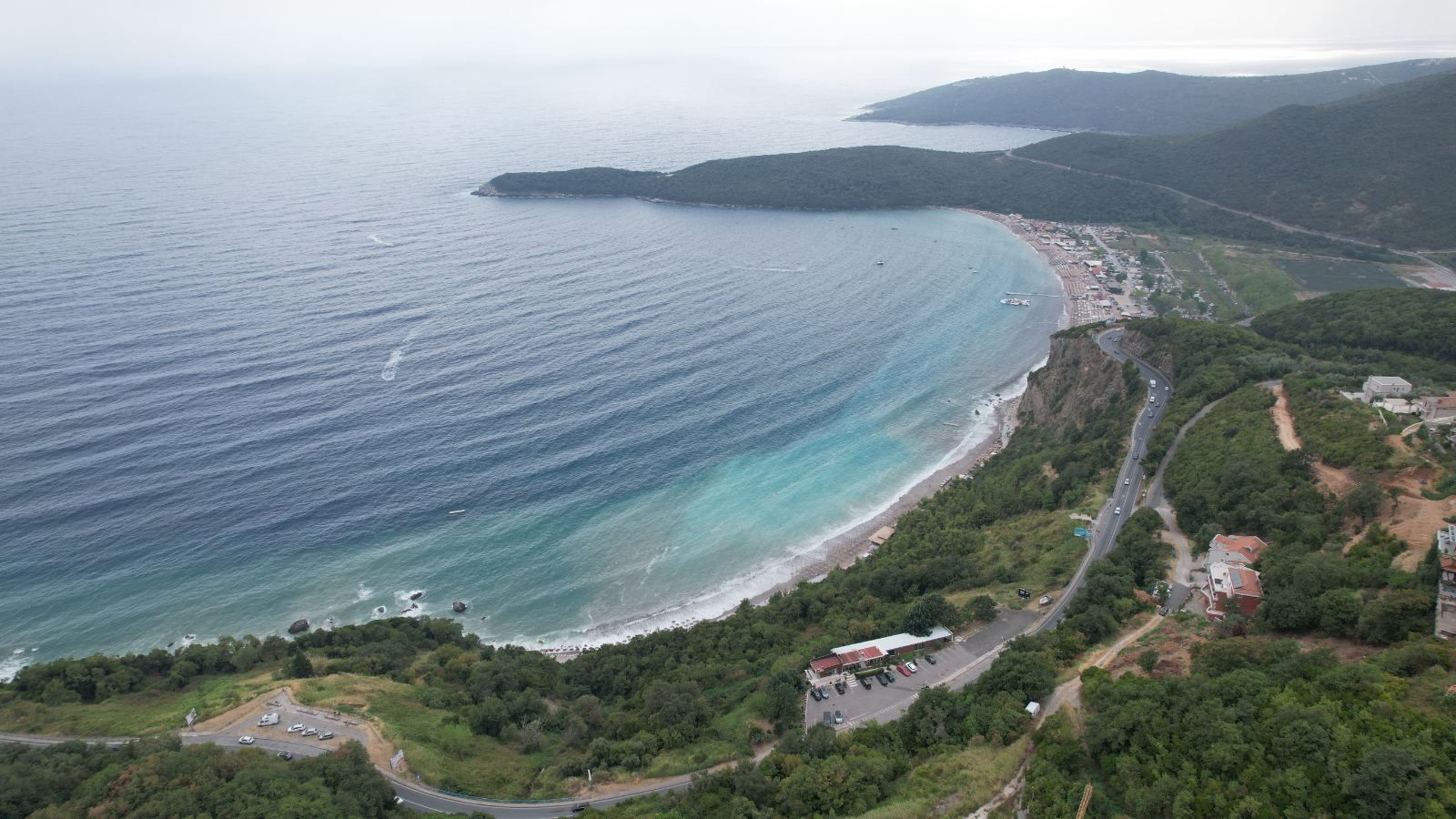 Urbanizovano zemljište 3.078 m² sa panoramskim pogledom na more za zajedničku gradnju u Prijevoru, Budva – mogućnost izgradnje 5.600 m² - Amfora Real Estate
