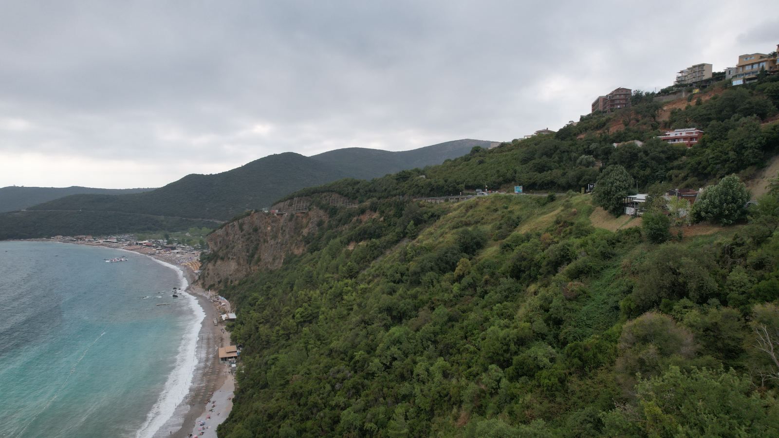 Urbanizovano zemljište 3.078 m² sa panoramskim pogledom na more za zajedničku gradnju u Prijevoru, Budva – mogućnost izgradnje 5.600 m² - Amfora Real Estate