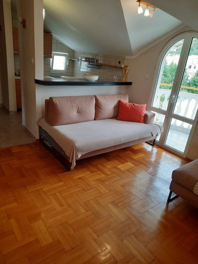 Dvosoban namesten stan 70m2 na atraktivnoj lokaciji sa dva parking mesta,Budva (Izdavanje na duzi period) - Amfora Real Estate