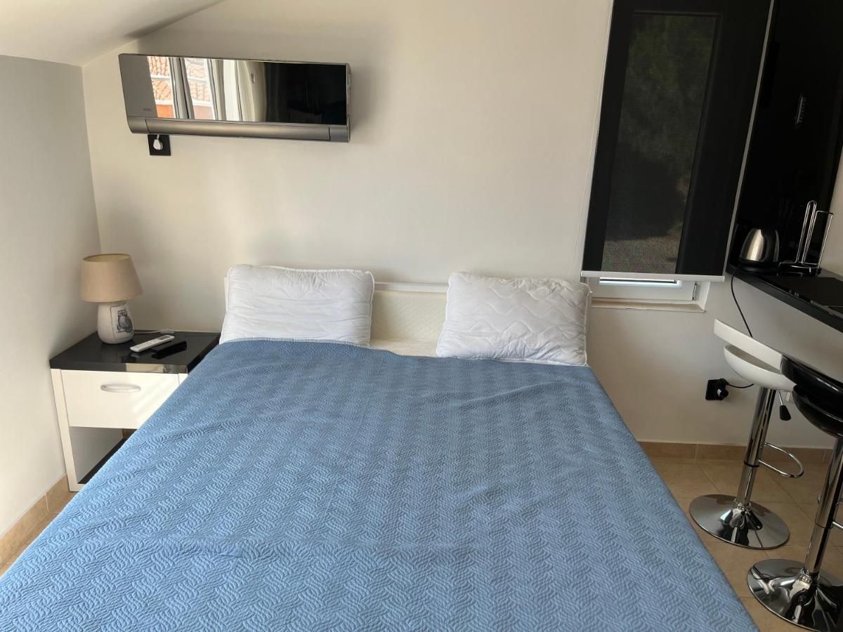 Moderno opremljena garsonjera 26m2 sa pogledom na more,Petrovac (izdavanje na duzi period) - Amfora Real Estate