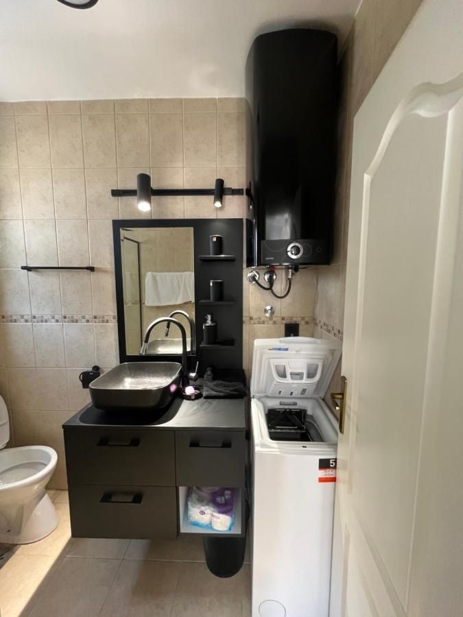 Moderno opremljena garsonjera 26m2 sa pogledom na more,Petrovac (izdavanje na duzi period) - Amfora Real Estate