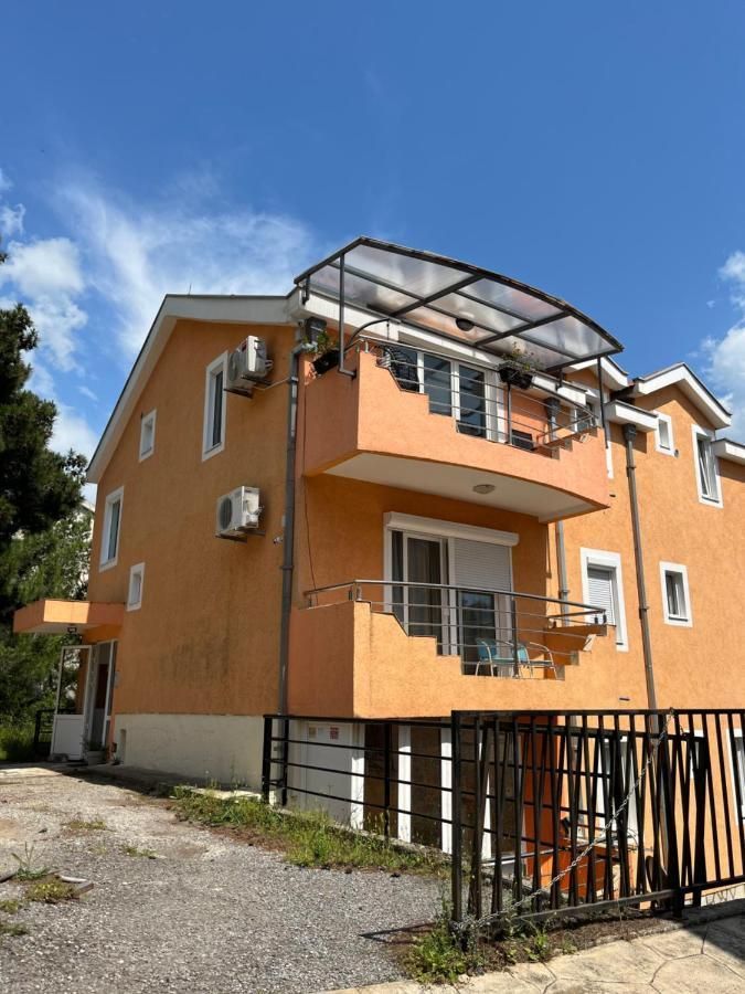 Moderno opremljena garsonjera 26m2 sa pogledom na more,Petrovac (izdavanje na duzi period) - Amfora Real Estate