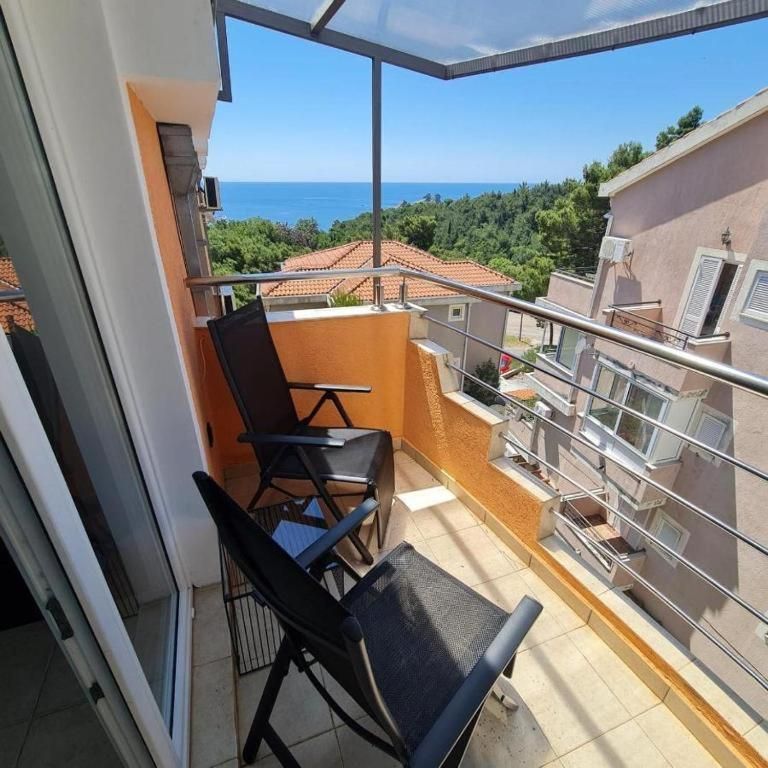 Moderno opremljena garsonjera 26m2 sa pogledom na more,Petrovac (izdavanje na duzi period) - Amfora Real Estate