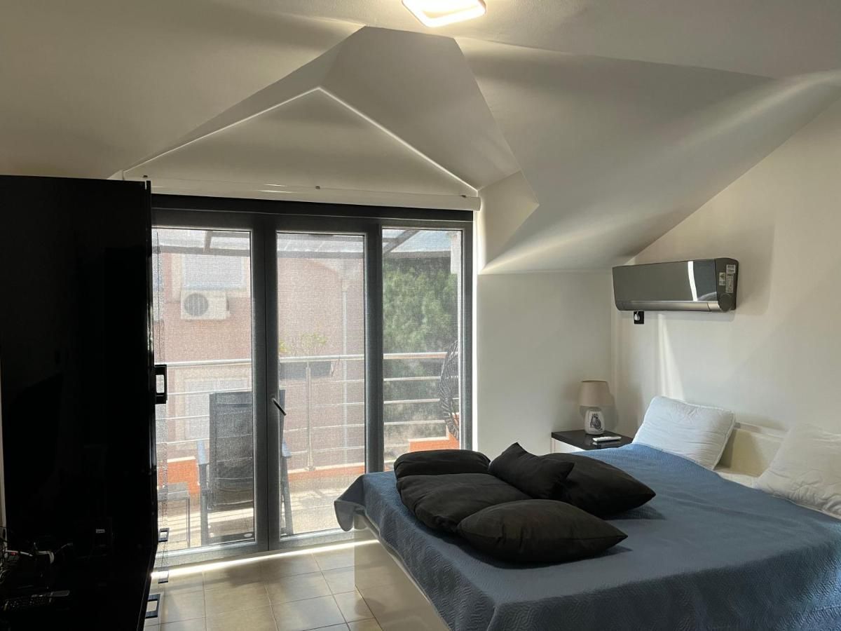 Moderno opremljena garsonjera 26m2 sa pogledom na more,Petrovac (izdavanje na duzi period) - Amfora Real Estate