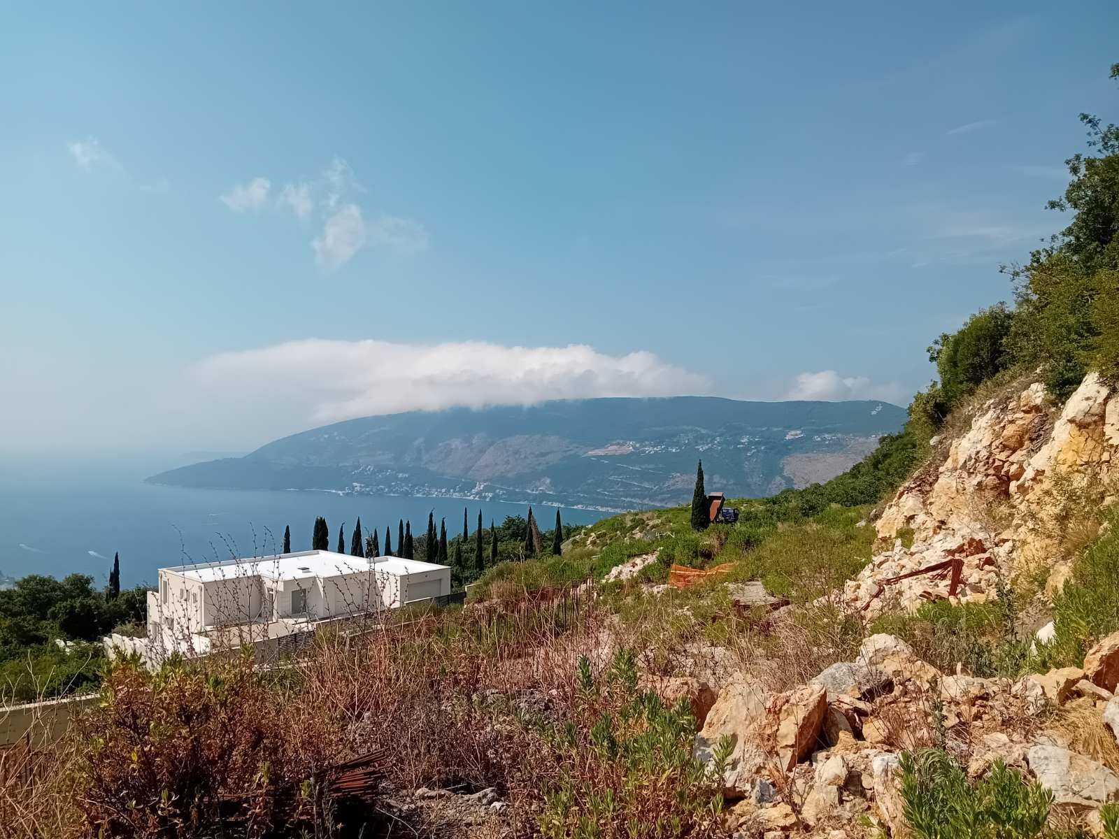 Herceg Novi – Trebesin, urbanizovan plac 1927 m² sa panoramskim pogledom na more - Amfora Real Estate