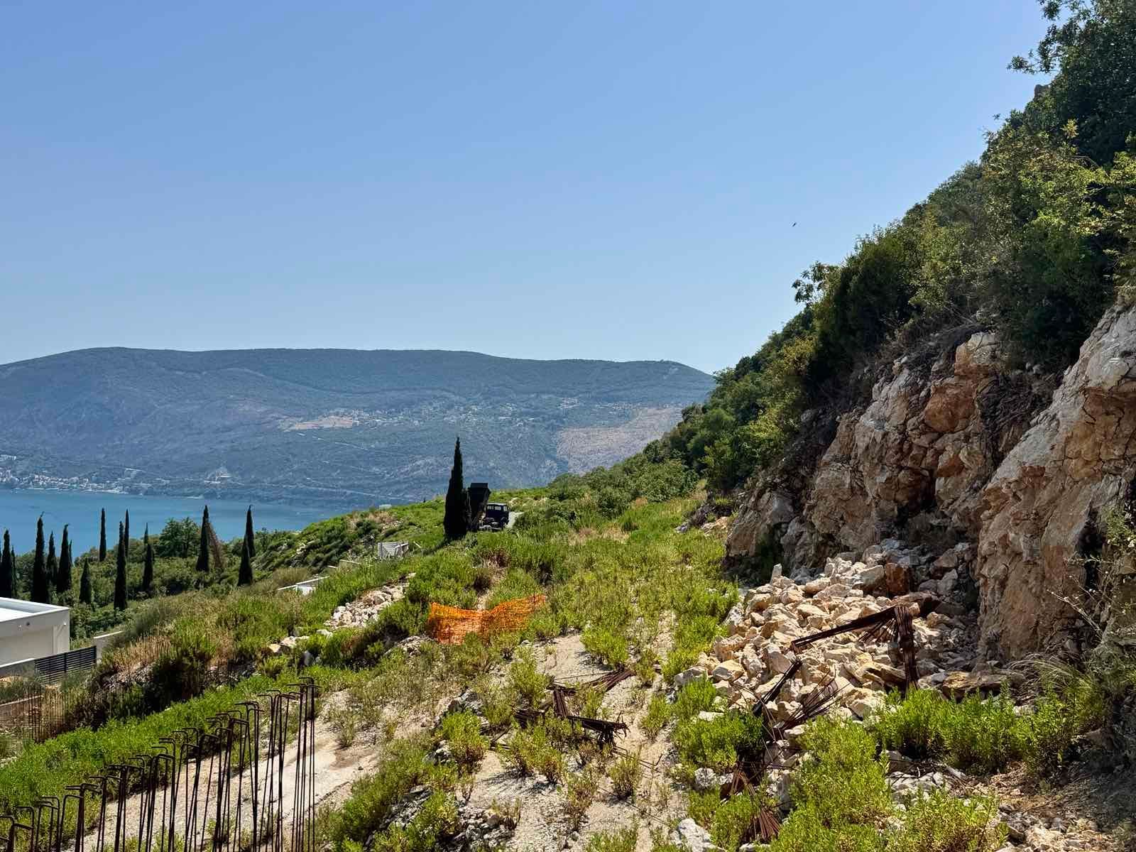 Herceg Novi – Trebesin, urbanizovan plac 1927 m² sa panoramskim pogledom na more - Amfora Real Estate