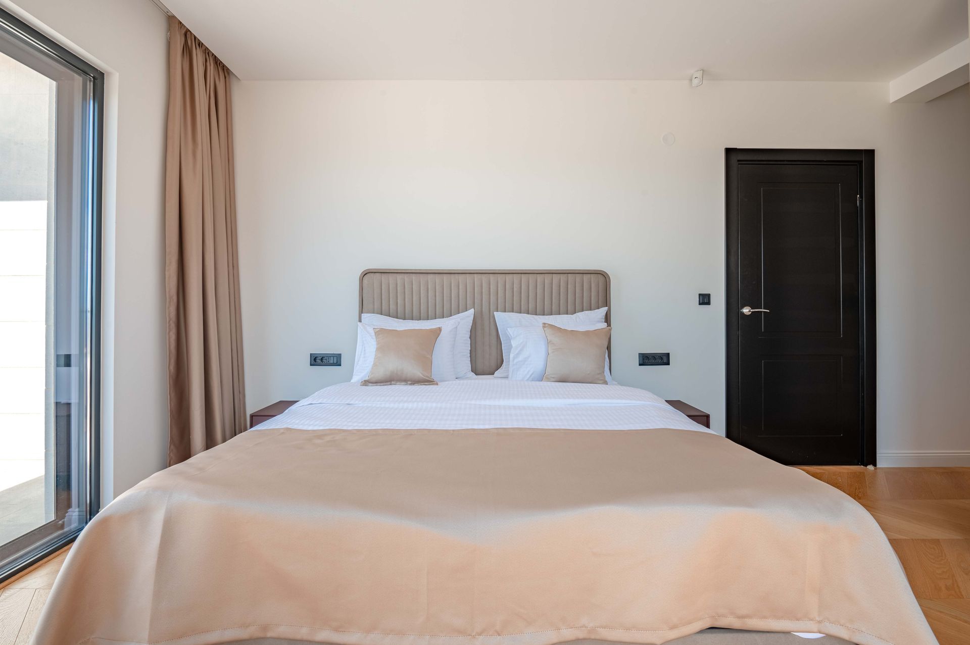 Izdaje se nova luksuzna vila sa bazenom i panoramskim pogledom na more – Reževići, Budva (na duži period) - Amfora Real Estate