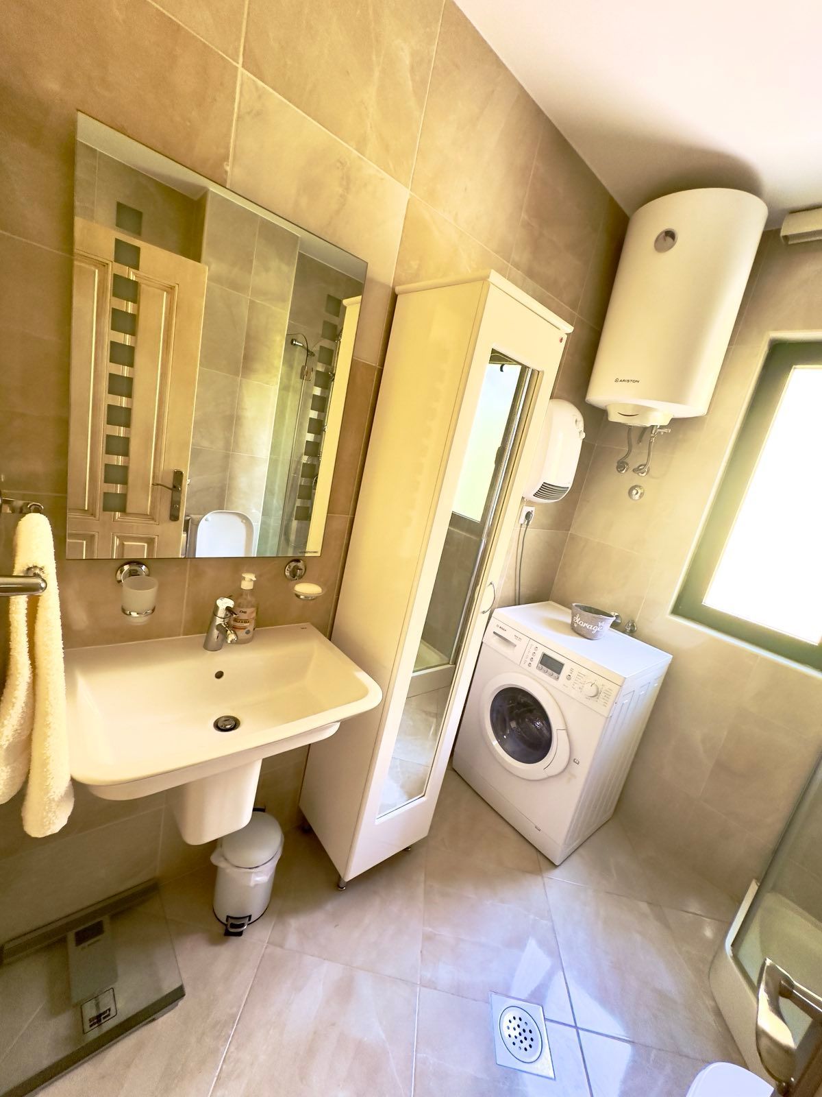 Kuća 176 m² sa bazenom i parking mestom u Lastvi Grbaljskoj, Budva  (Izdavanje na duži period) - Amfora Real Estate