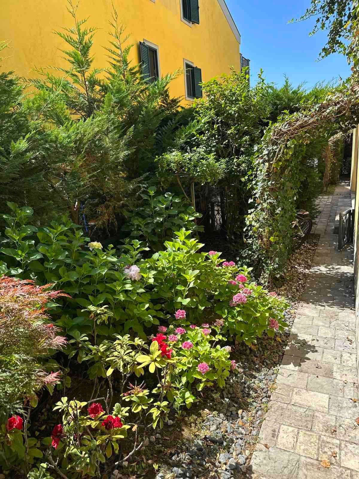 Kuća 176 m² sa bazenom i parking mestom u Lastvi Grbaljskoj, Budva  (Izdavanje na duži period) - Amfora Real Estate