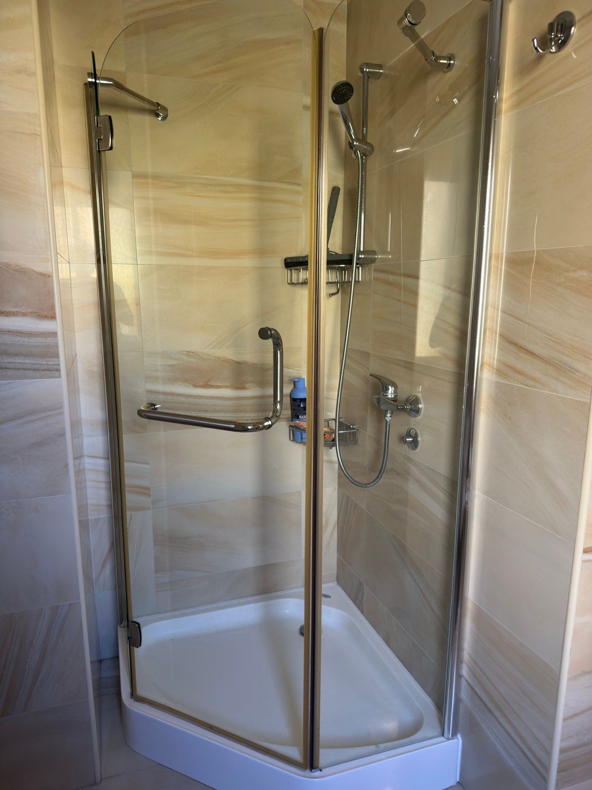 Kuća 176 m² sa bazenom i parking mestom u Lastvi Grbaljskoj, Budva  (Izdavanje na duži period) - Amfora Real Estate