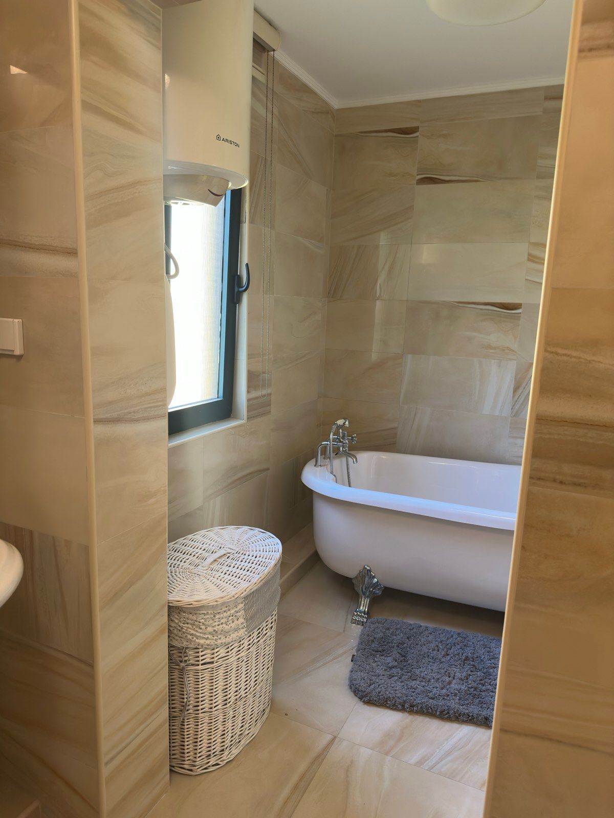 Kuća 176 m² sa bazenom i parking mestom u Lastvi Grbaljskoj, Budva  (Izdavanje na duži period) - Amfora Real Estate