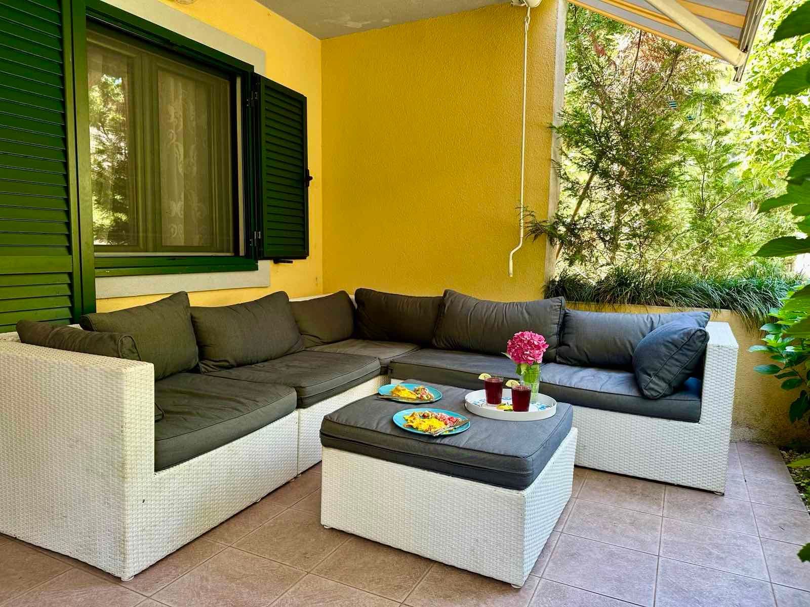 Kuća 176 m² sa bazenom i parking mestom u Lastvi Grbaljskoj, Budva  (Izdavanje na duži period) - Amfora Real Estate