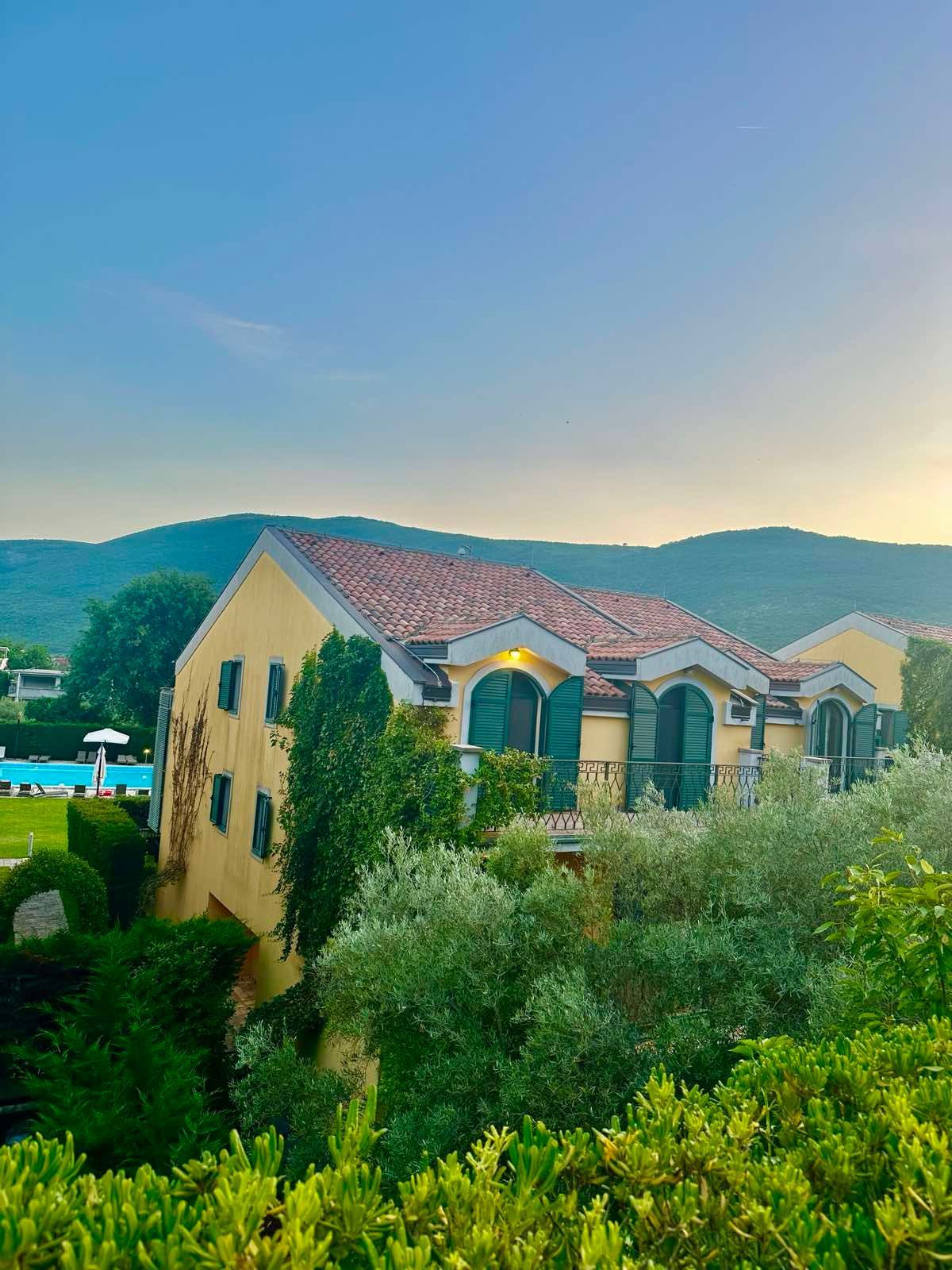 Kuća 176 m² sa bazenom i parking mestom u Lastvi Grbaljskoj, Budva  (Izdavanje na duži period) - Amfora Real Estate