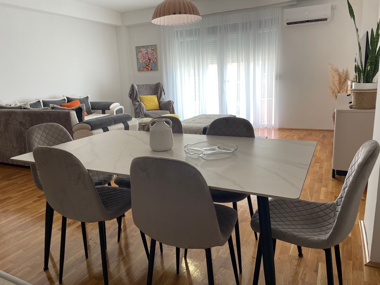 Dvosoban stan 113 m² sa terasom i parkingom, Petrovac – Izdavanje na duži period - Amfora Real Estate