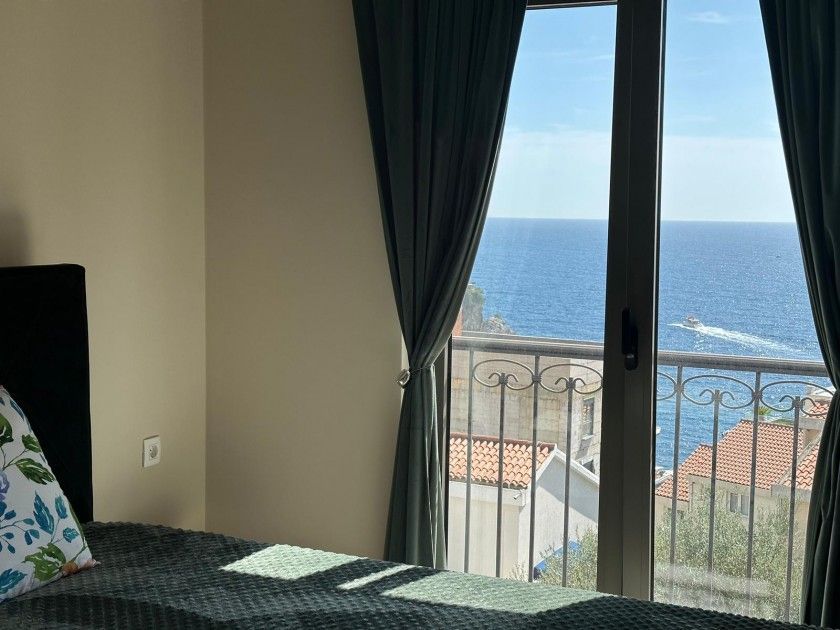 Moderno opremljen jednosoban stan sa spektakularnim pogledom na more,  Pržno, Budva (na duzi period,Dostupan od 01.09)) - Amfora Real Estate