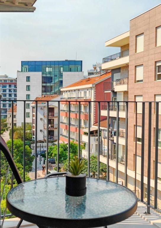 Jednosoban stan 45m2 u centru Budve (Na duzi period) - Amfora Real Estate