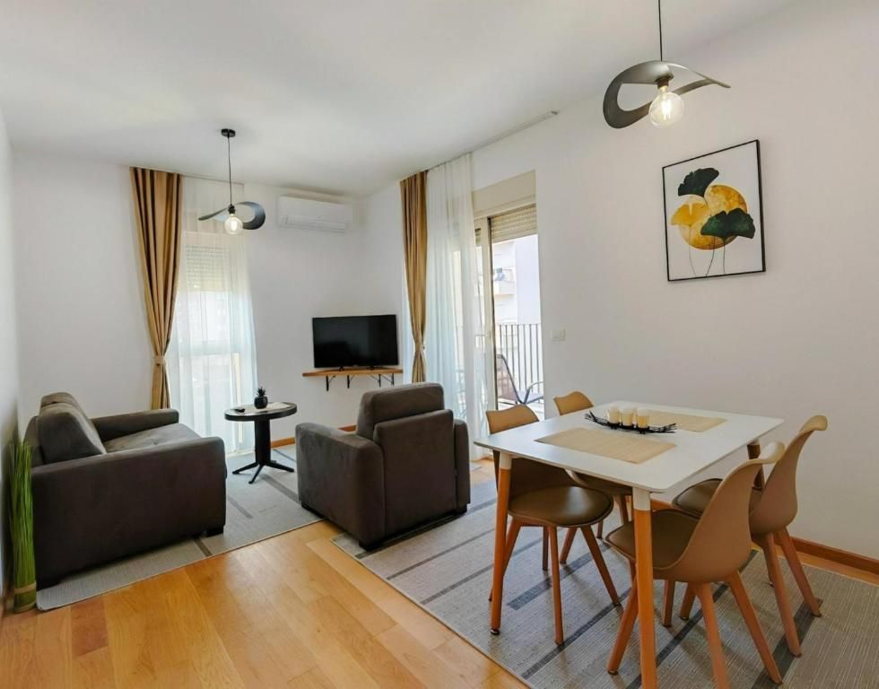 Jednosoban stan 45m2 u centru Budve (Na duzi period) - Amfora Real Estate