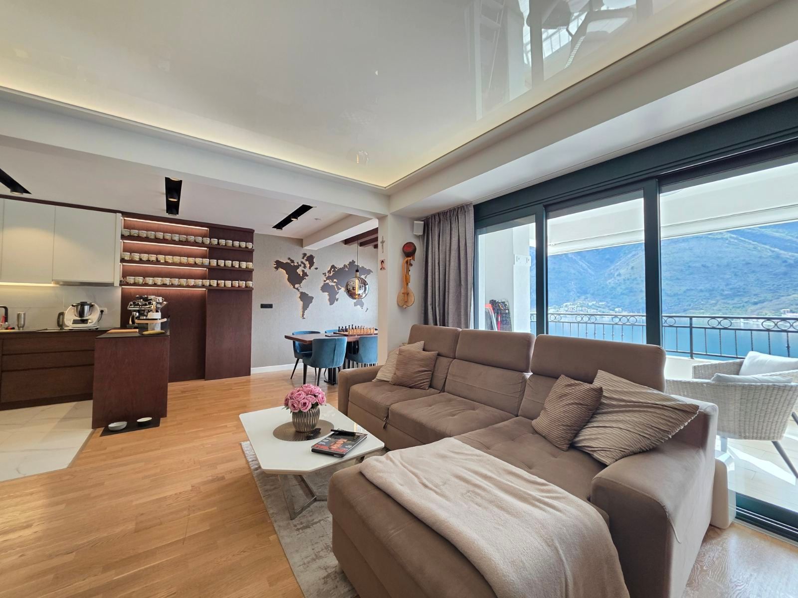 Luksuzan dvosoban stan 85m² sa panoramskim pogledom,garazom i parking mestom-Dobrota,Kotor - Amfora Real Estate