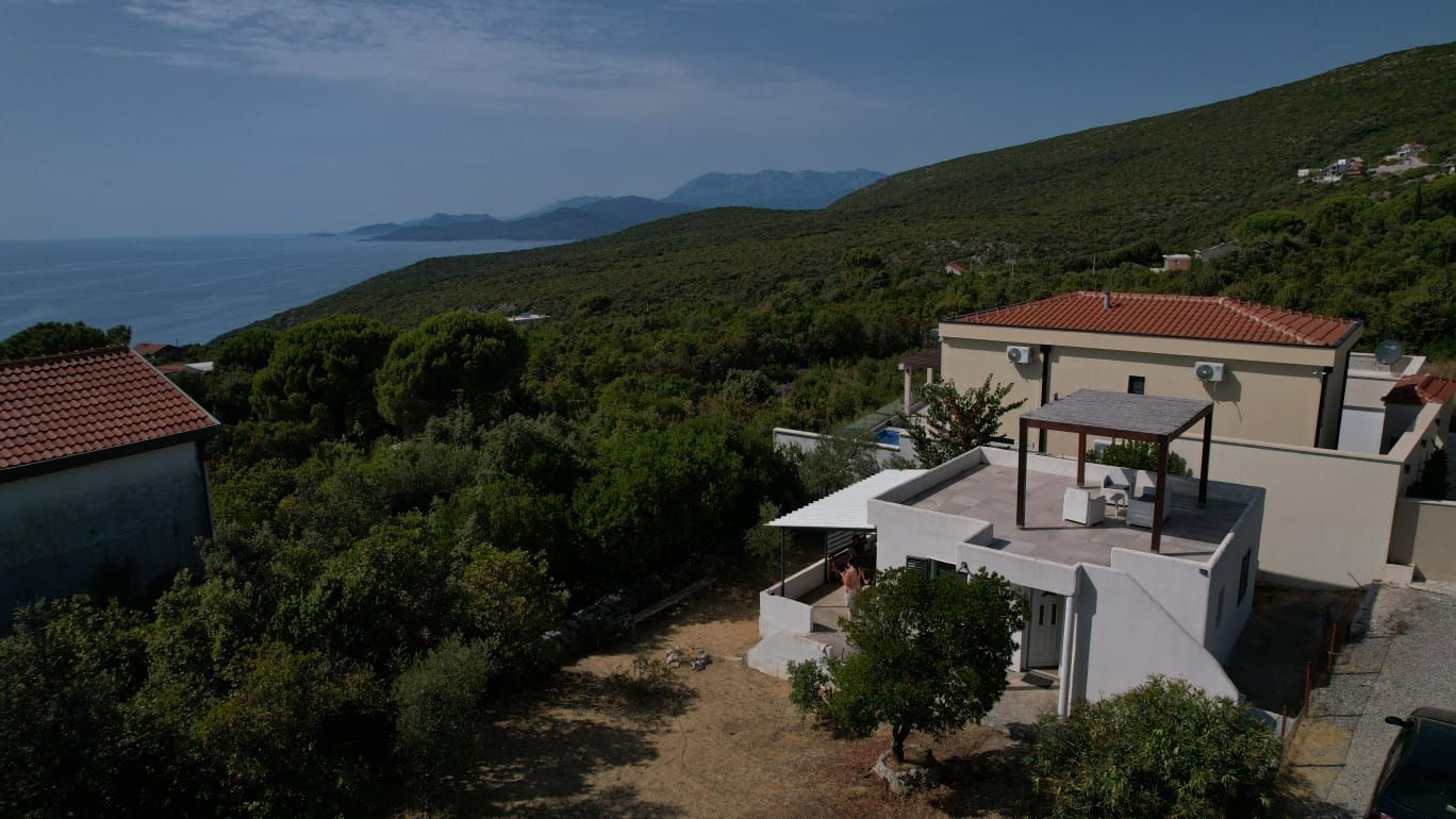 Kuća sa placem 450m² i pogledom na more – Zagora, Kotor - Amfora Real Estate