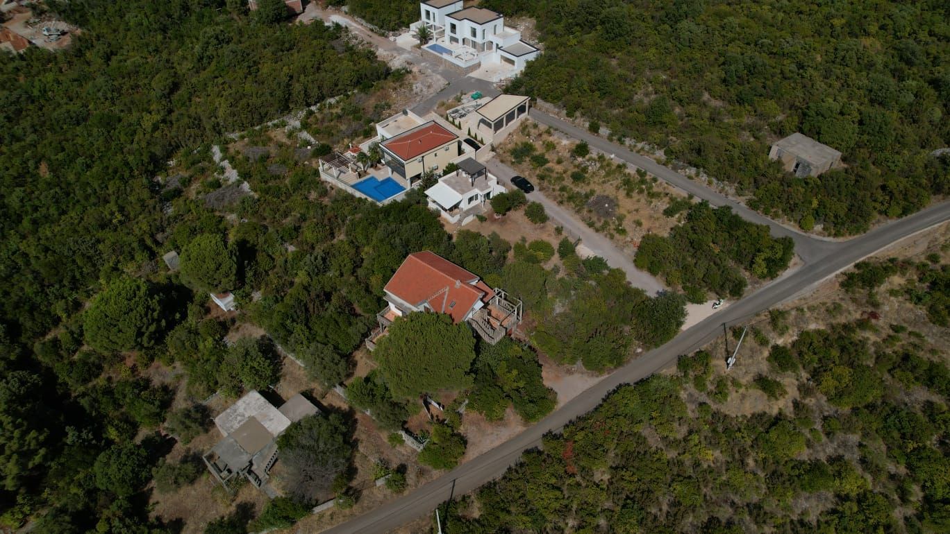 Kuća sa placem 450m² i pogledom na more – Zagora, Kotor - Amfora Real Estate