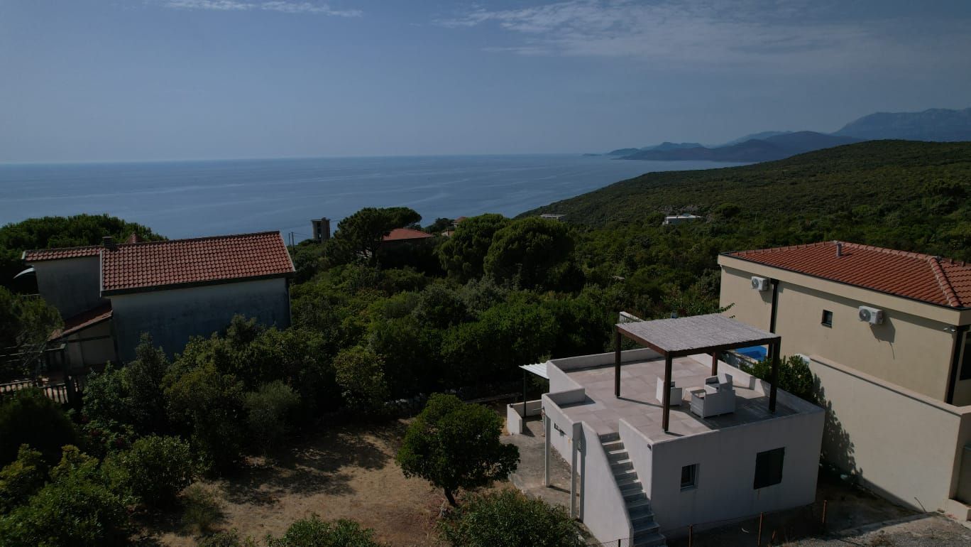 Kuća sa placem 450m² i pogledom na more – Zagora, Kotor - Amfora Real Estate