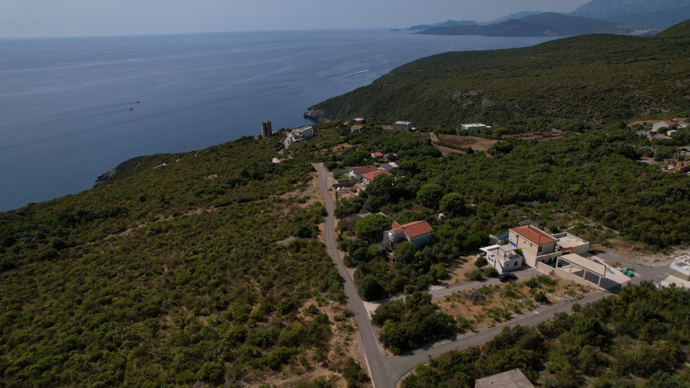 Kuća sa placem 450m² i pogledom na more – Zagora, Kotor - Amfora Real Estate