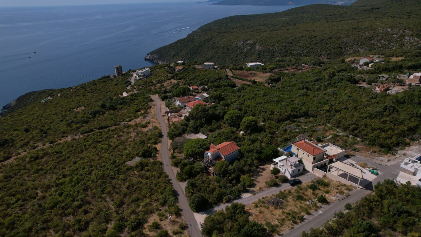 Kuća sa placem 450m² i pogledom na more – Zagora, Kotor - Amfora Real Estate