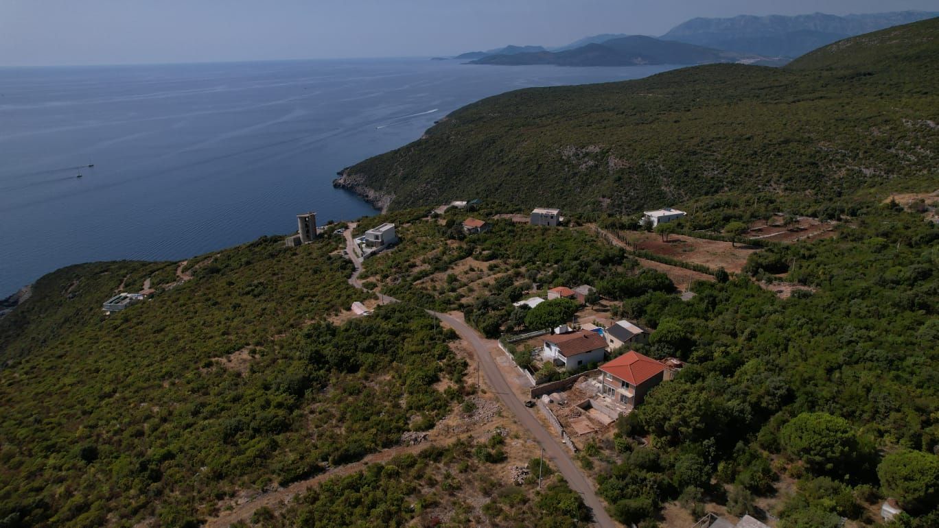 Kuća sa placem 450m² i pogledom na more – Zagora, Kotor - Amfora Real Estate