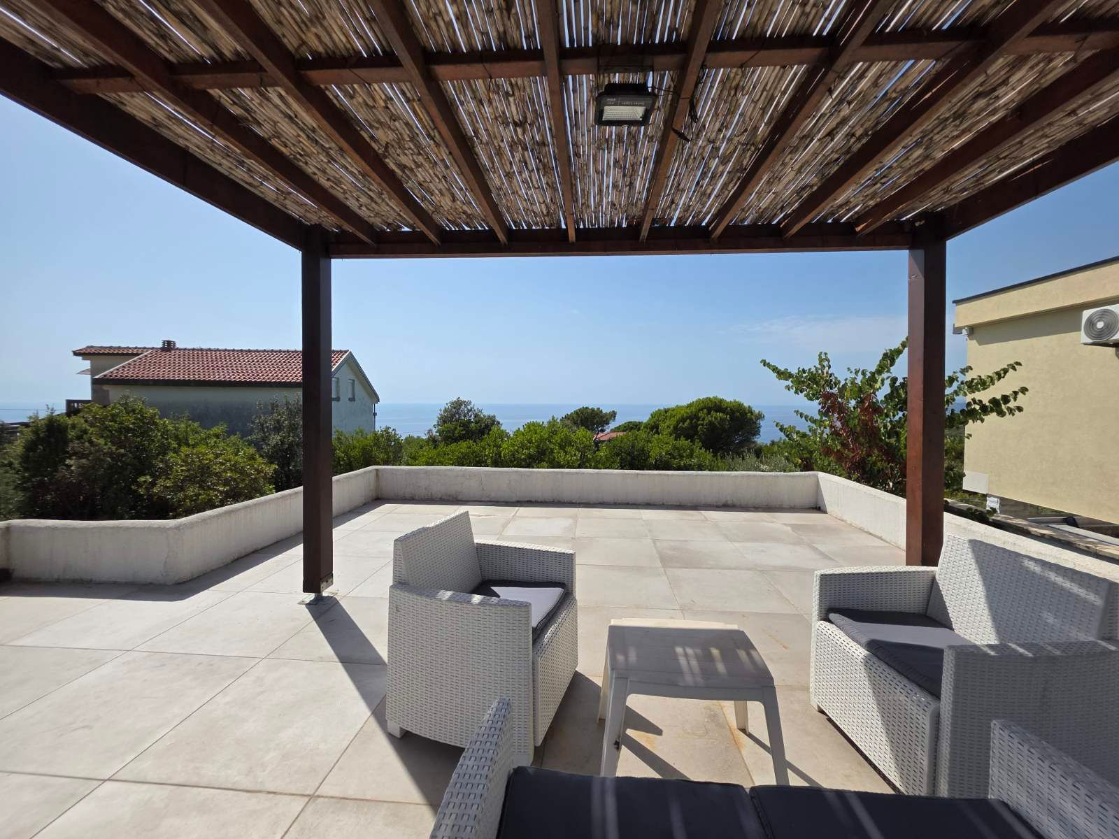 Kuća sa placem 450m² i pogledom na more – Zagora, Kotor - Amfora Real Estate