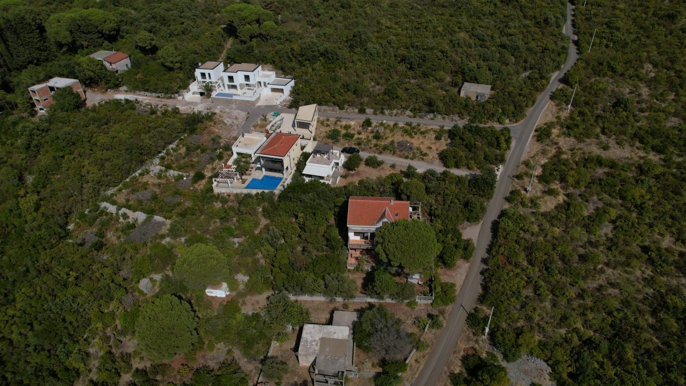 Kuća sa placem 450m² i pogledom na more – Zagora, Kotor - Amfora Real Estate