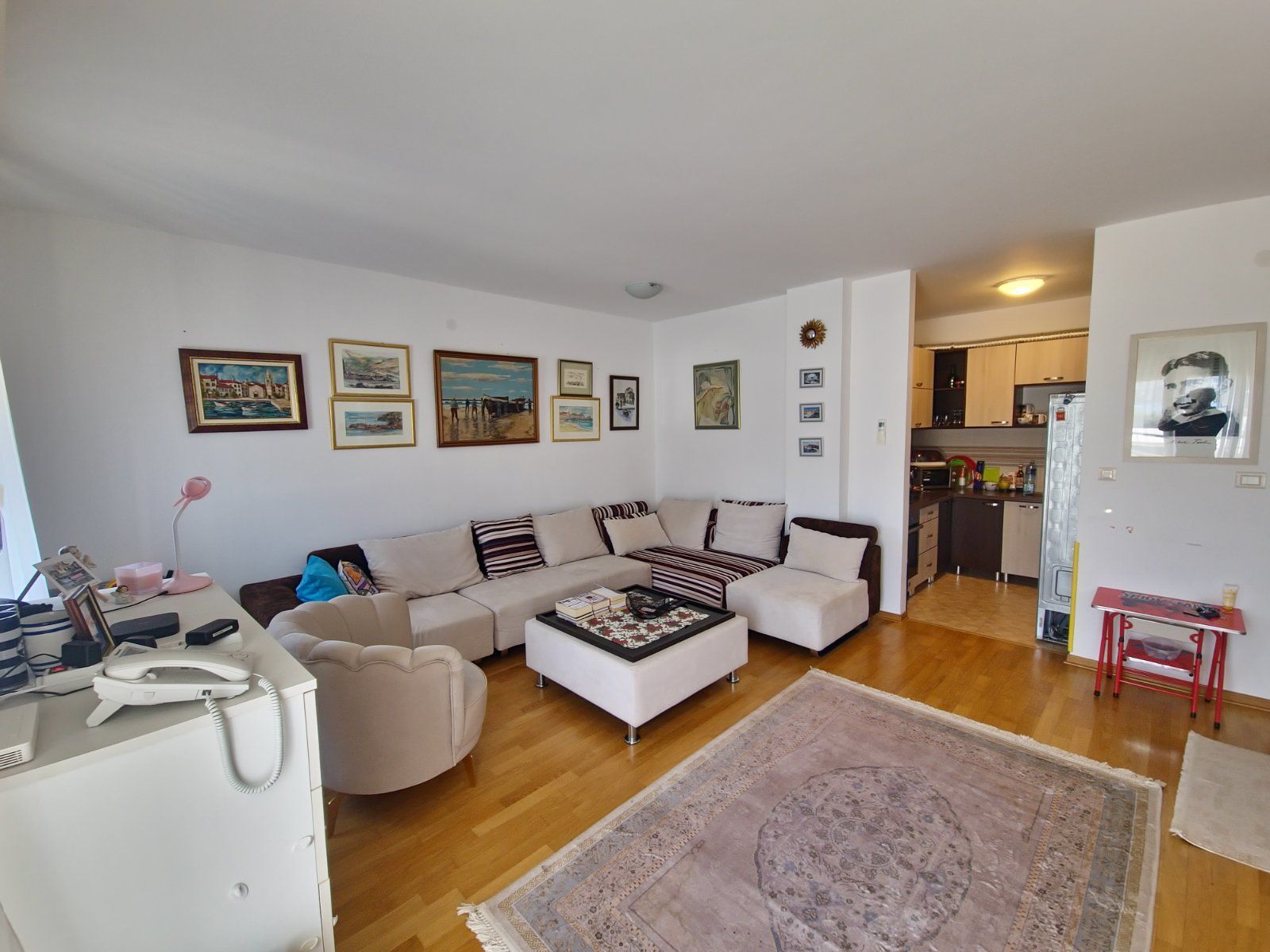 TROSOBAN STAN 89M2 SA POGLEDOM NA MORE U CENTRU BUDVE,GOSPOSTINA (IZDAVANJE NA DUZI PERIOD) - Amfora Real Estate