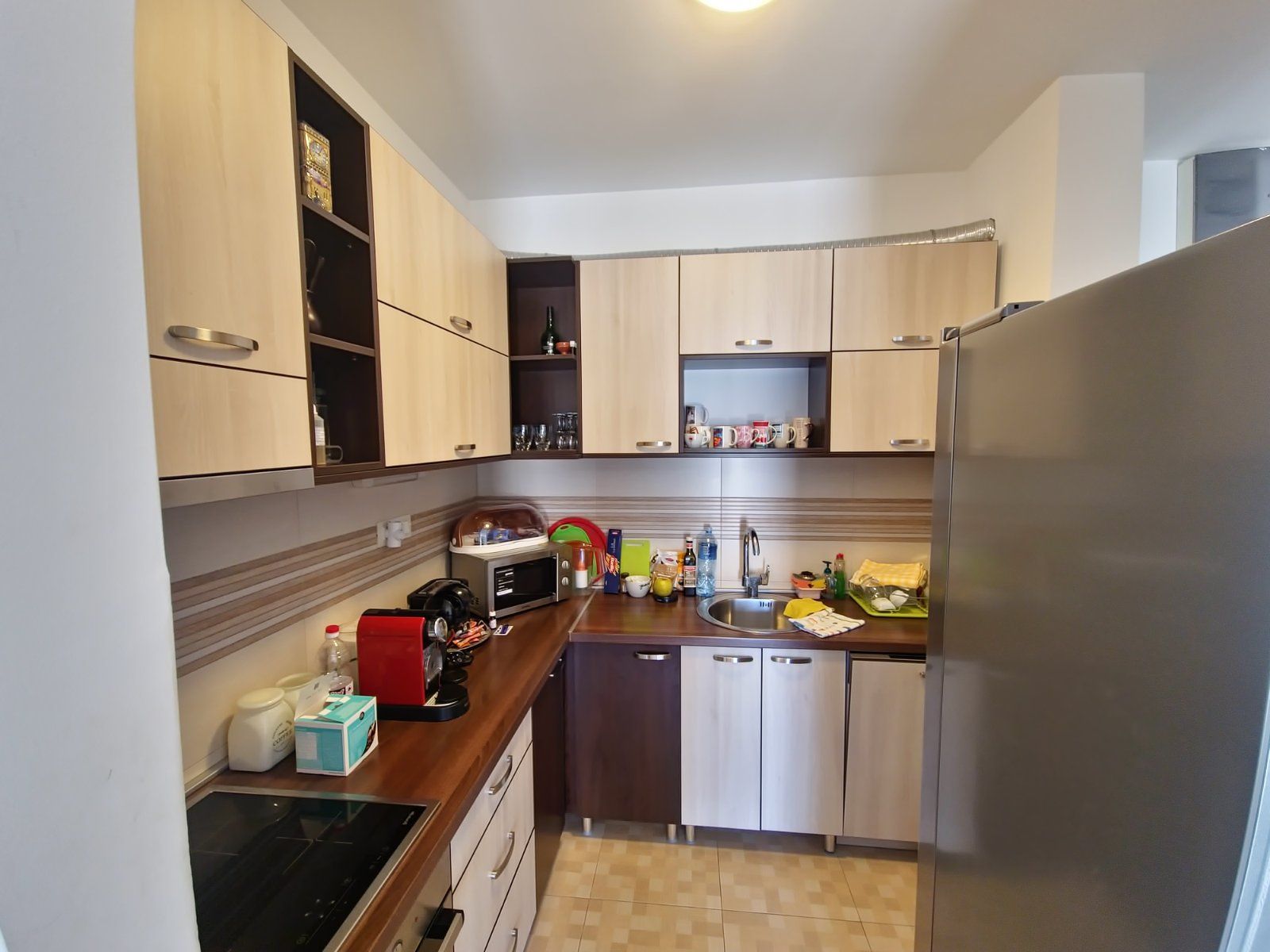 TROSOBAN STAN 89M2 SA POGLEDOM NA MORE U CENTRU BUDVE,GOSPOSTINA (IZDAVANJE NA DUZI PERIOD) - Amfora Real Estate