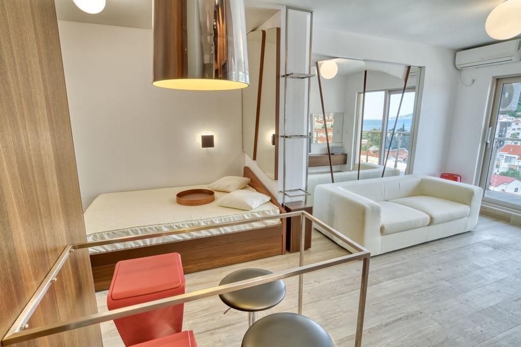 Luksuzno opremljen studio apartman sa pogledom na more i garažnim mestom – Budva, Bulevar (izdavanje na duzi period) - Amfora Real Estate