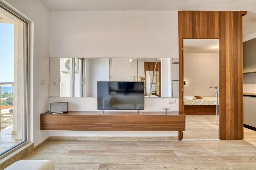 Luksuzno opremljen studio apartman sa pogledom na more i garažnim mestom – Budva, Bulevar (izdavanje na duzi period) - Amfora Real Estate