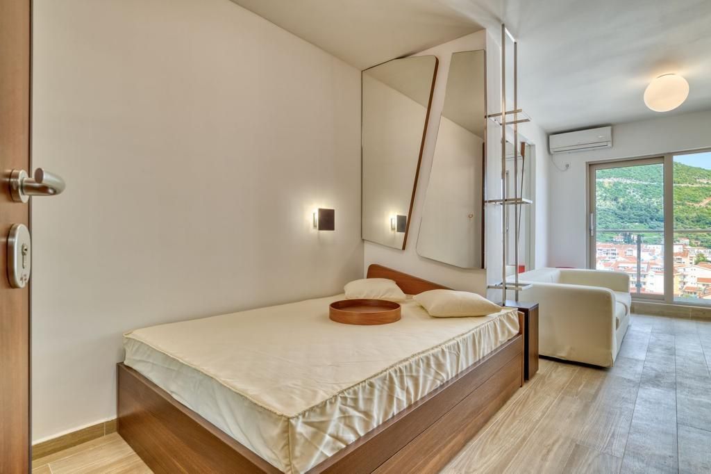 Luksuzno opremljen studio apartman sa pogledom na more i garažnim mestom – Budva, Bulevar (izdavanje na duzi period) - Amfora Real Estate