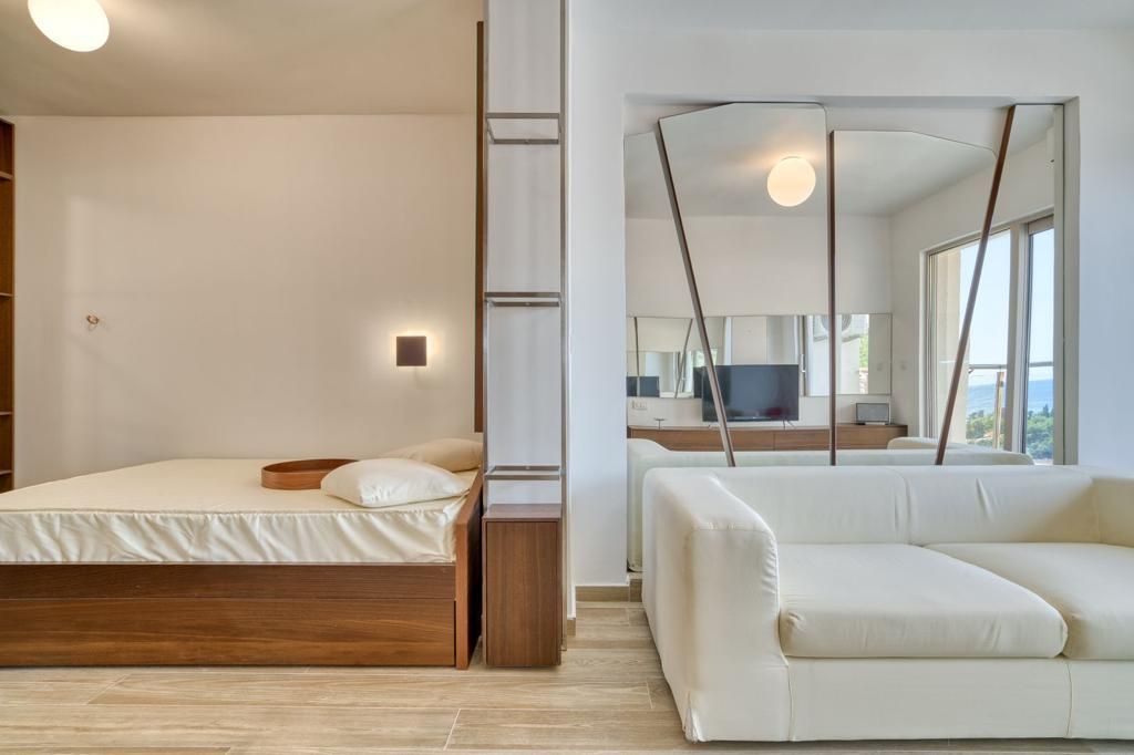 Luksuzno opremljen studio apartman sa pogledom na more i garažnim mestom – Budva, Bulevar (izdavanje na duzi period) - Amfora Real Estate