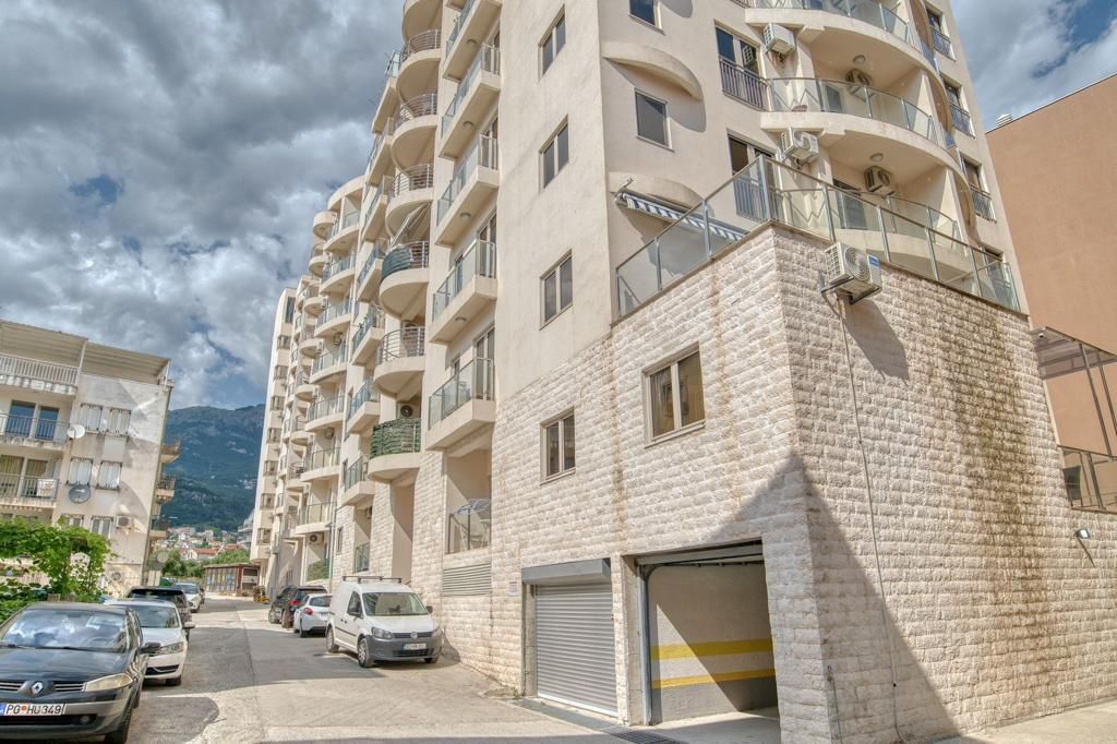 Luksuzno opremljen studio apartman sa pogledom na more i garažnim mestom – Budva, Bulevar (izdavanje na duzi period) - Amfora Real Estate