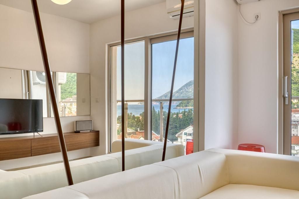 Luksuzno opremljen studio apartman sa pogledom na more i garažnim mestom – Budva, Bulevar (izdavanje na duzi period) - Amfora Real Estate