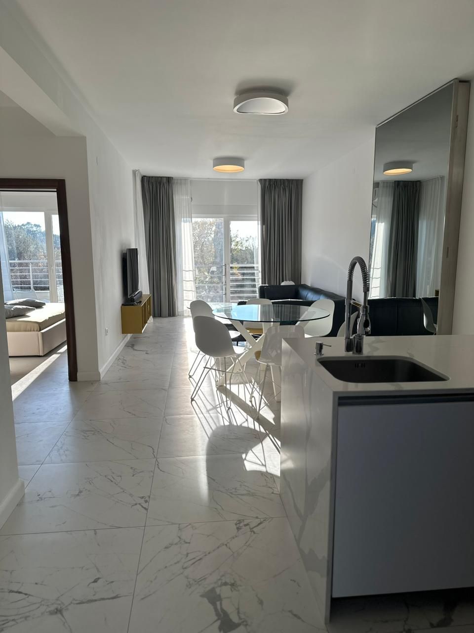 Luksuzni dvosoban stan sa terasom i garažom u kompleksu sa bazenom – Petrovac, Budva (IZDAVANJE NA DUZI PERIOD) - Amfora Real Estate