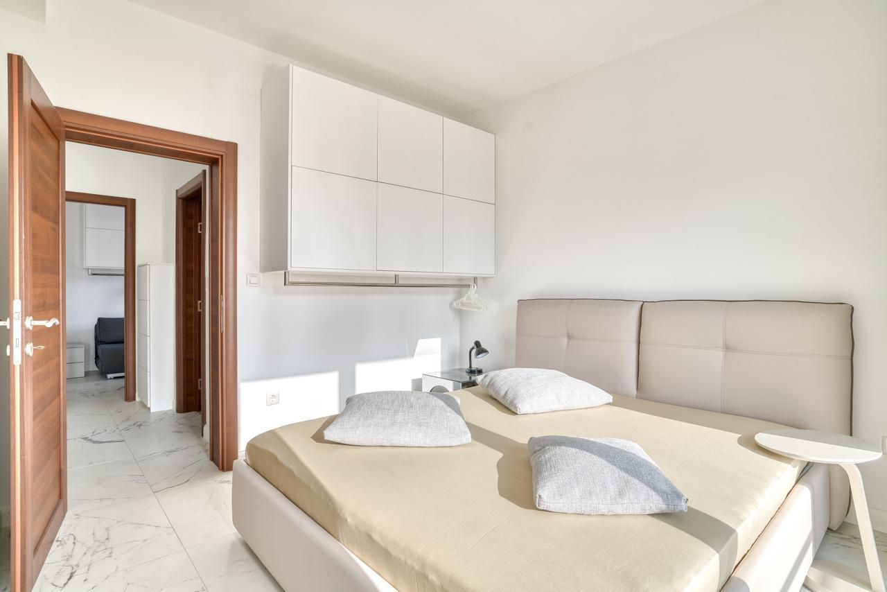 Luksuzni dvosoban stan sa terasom i garažom u kompleksu sa bazenom – Petrovac, Budva (IZDAVANJE NA DUZI PERIOD) - Amfora Real Estate