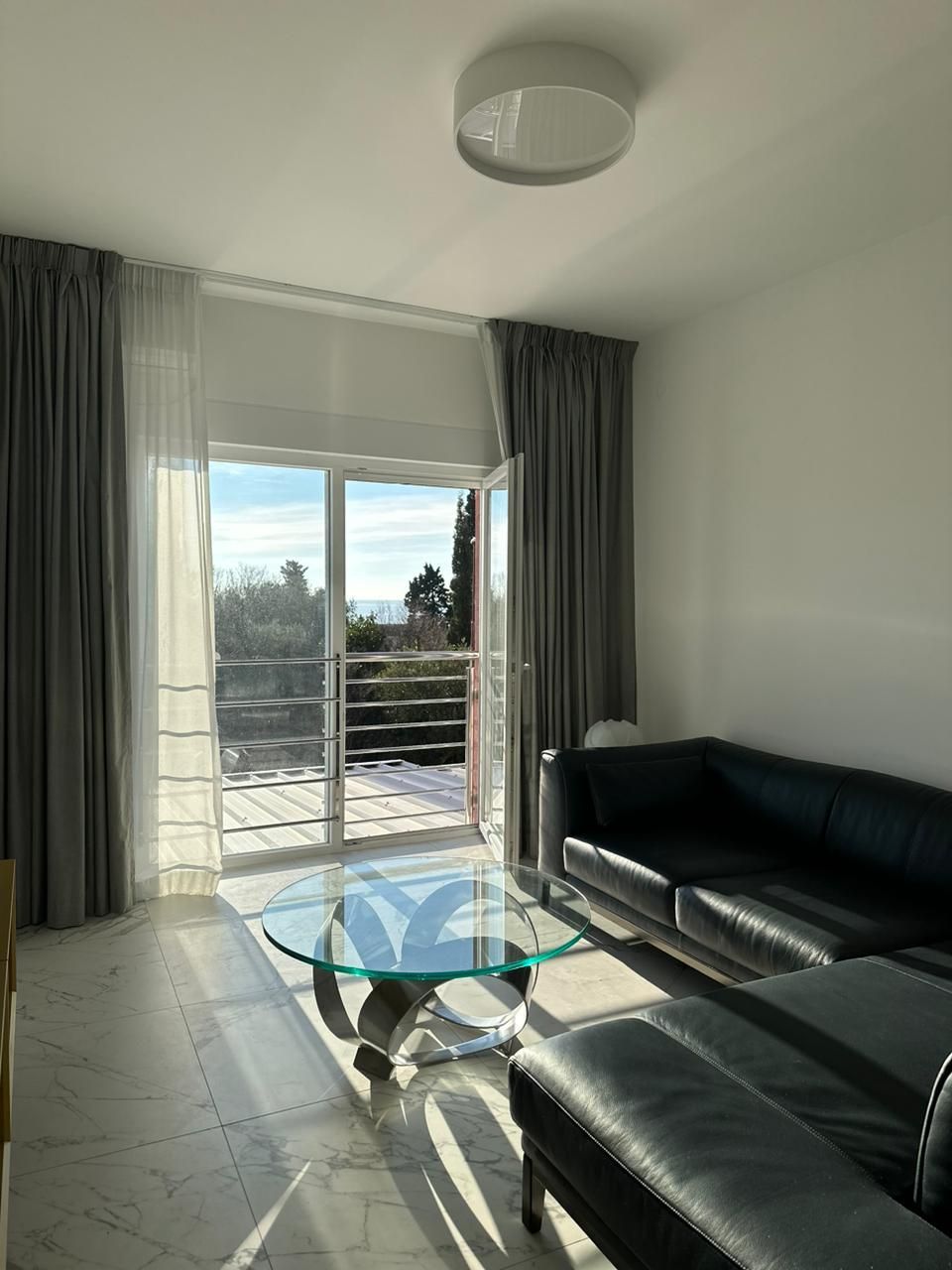 Luksuzni dvosoban stan sa terasom i garažom u kompleksu sa bazenom – Petrovac, Budva (IZDAVANJE NA DUZI PERIOD) - Amfora Real Estate