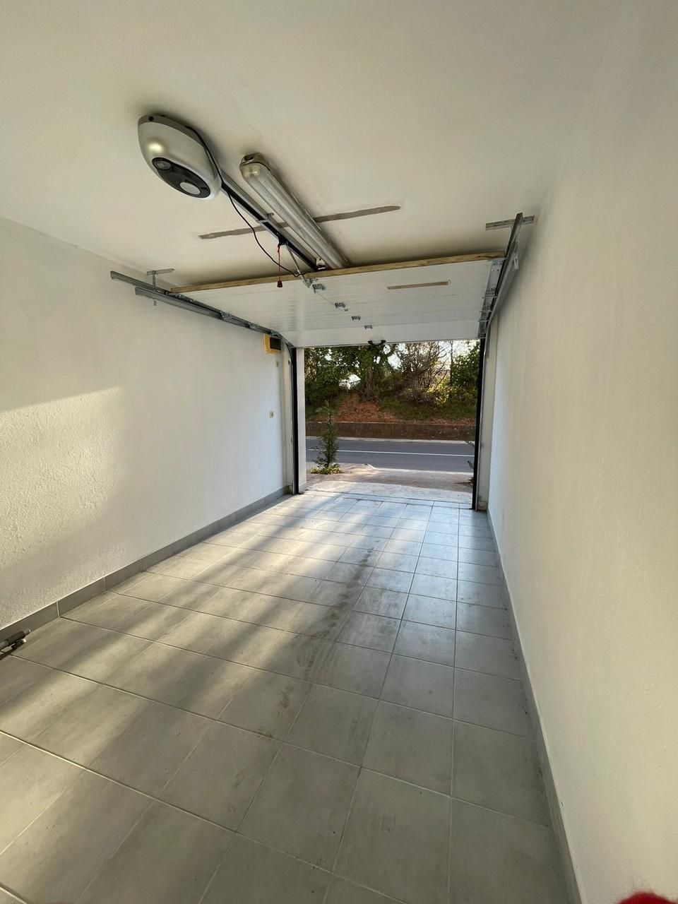 Luksuzni dvosoban stan sa terasom i garažom u kompleksu sa bazenom – Petrovac, Budva (IZDAVANJE NA DUZI PERIOD) - Amfora Real Estate