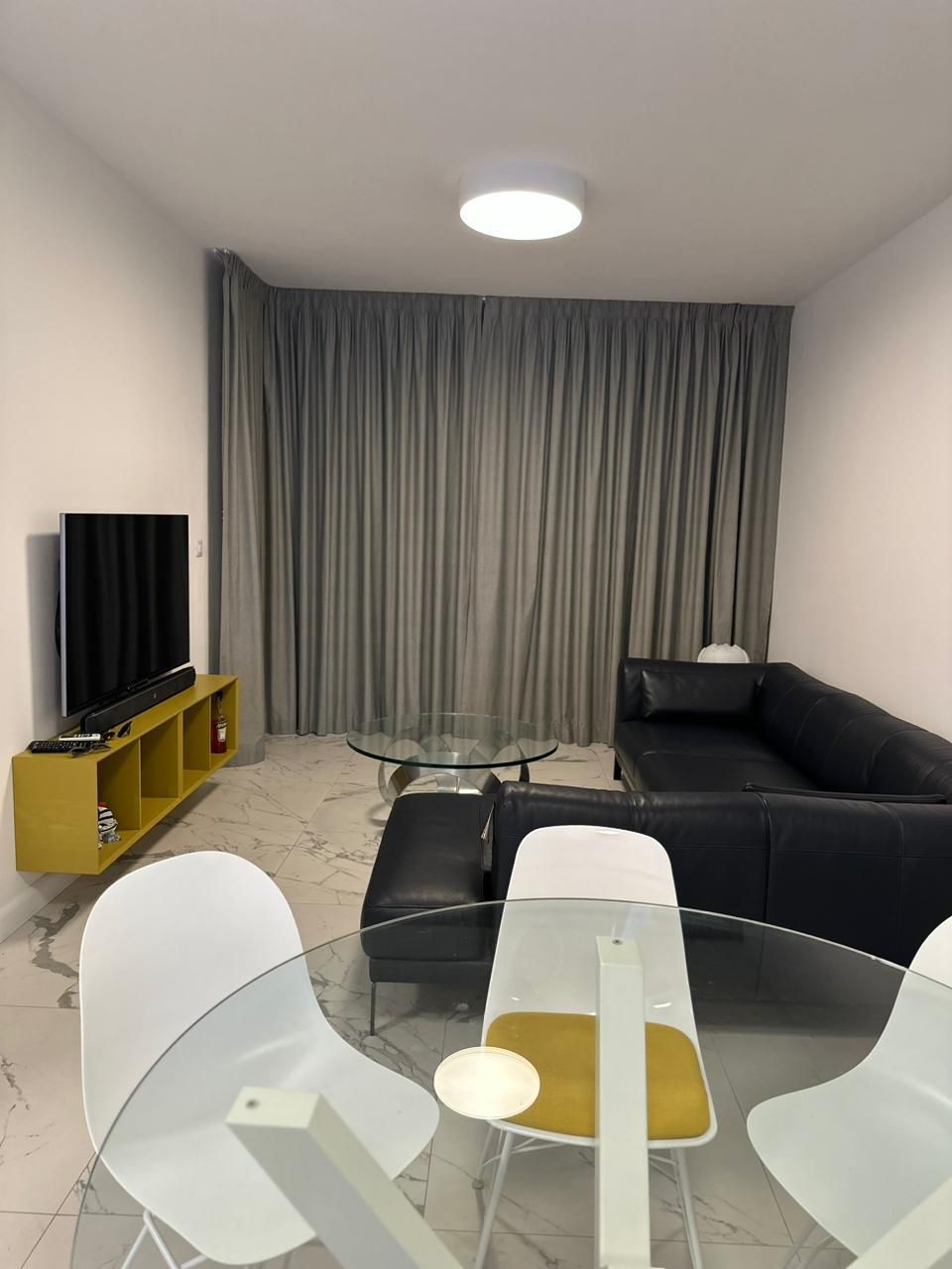 Prodaja dvosobnog luksuzno opremljenog stana 60 m² + 25 m² terasa u kompleksu sa bazenom – Petrovac, Budva - Amfora Real Estate