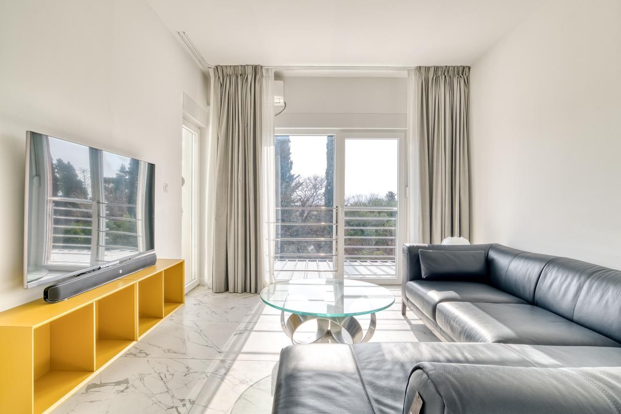 Prodaja dvosobnog luksuzno opremljenog stana 60 m² + 25 m² terasa u kompleksu sa bazenom – Petrovac, Budva - Amfora Real Estate