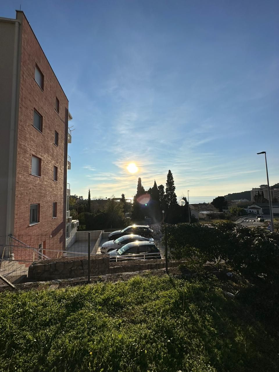 Prodaja dvosobnog luksuzno opremljenog stana 60 m² + 25 m² terasa u kompleksu sa bazenom – Petrovac, Budva - Amfora Real Estate