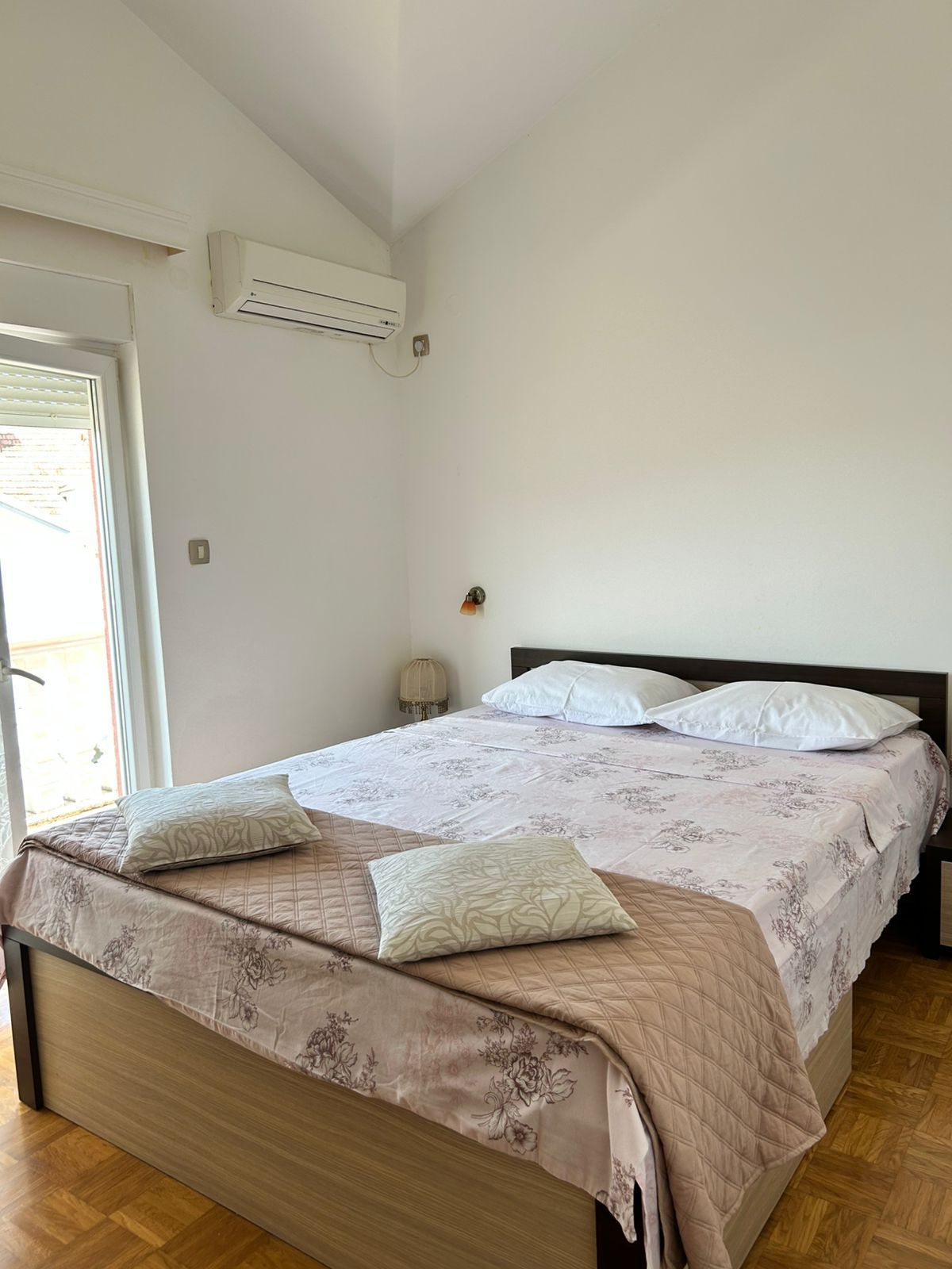 Moderno opremljen dvosoban stan 120m², 100m od mora – Tivat (izdavanje na duži period)“ - Amfora Real Estate