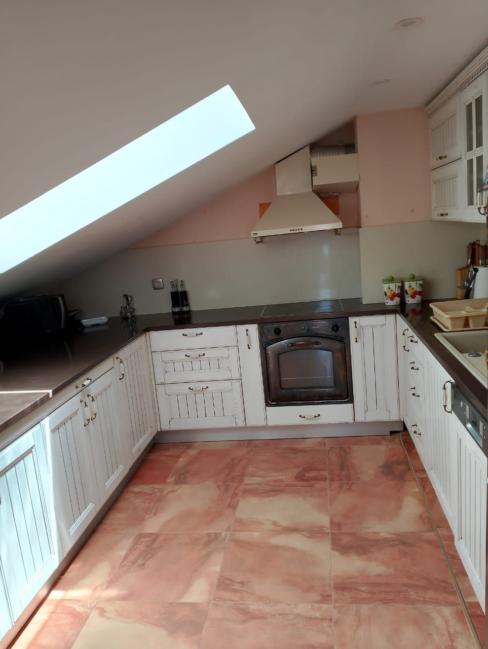 Moderno opremljen dvosoban stan 120m², 100m od mora – Tivat (izdavanje na duži period)“ - Amfora Real Estate