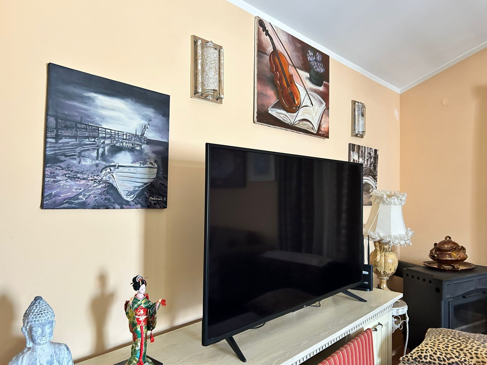 Moderno opremljen dvosoban stan 120m², 100m od mora – Tivat (izdavanje na duži period)“ - Amfora Real Estate