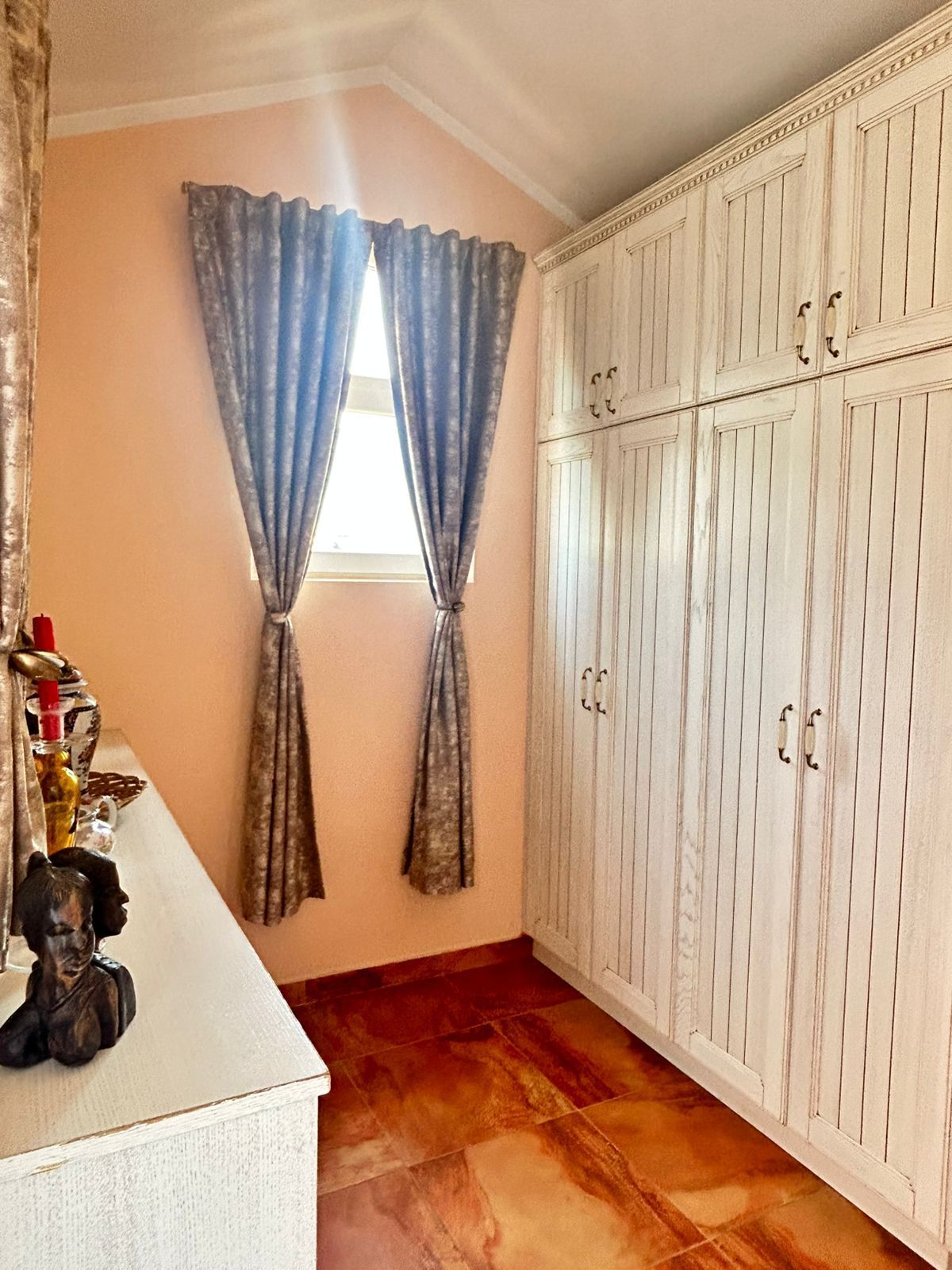 Moderno opremljen dvosoban stan 120m², 100m od mora – Tivat (izdavanje na duži period)“ - Amfora Real Estate