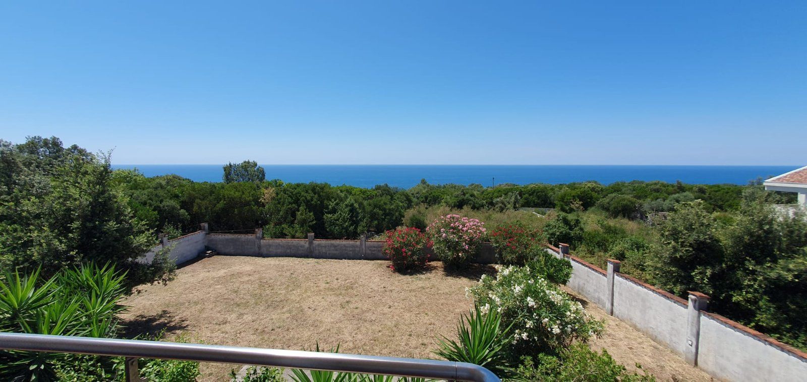 Izdavanje prostrane i renovirane kuće sa panoramskim pogledom na more – Krimovica, Kotor (NA DUŽI PERIOD) - Amfora Real Estate